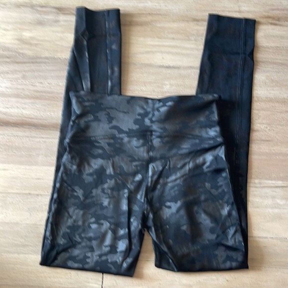 Spanx Camo Faux Leather Legging’s - Picture 2 of 2